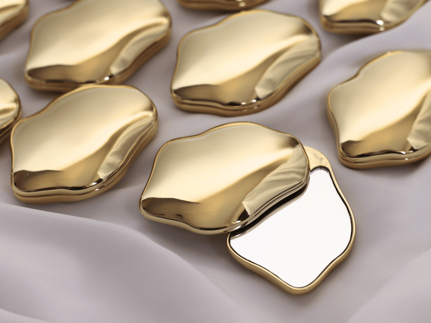 Cloud Compact Mirror