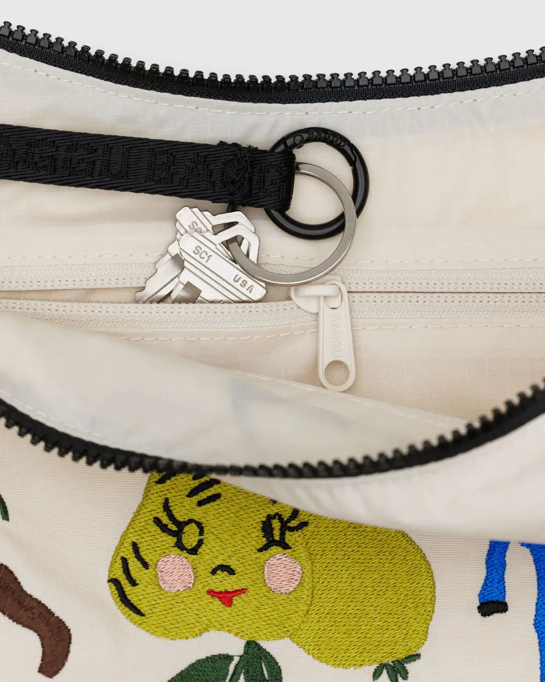 BAGGU Medium Nylon Crescent Bag