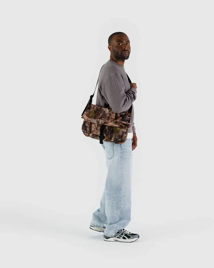 BAGGU Nylon Messenger Bag