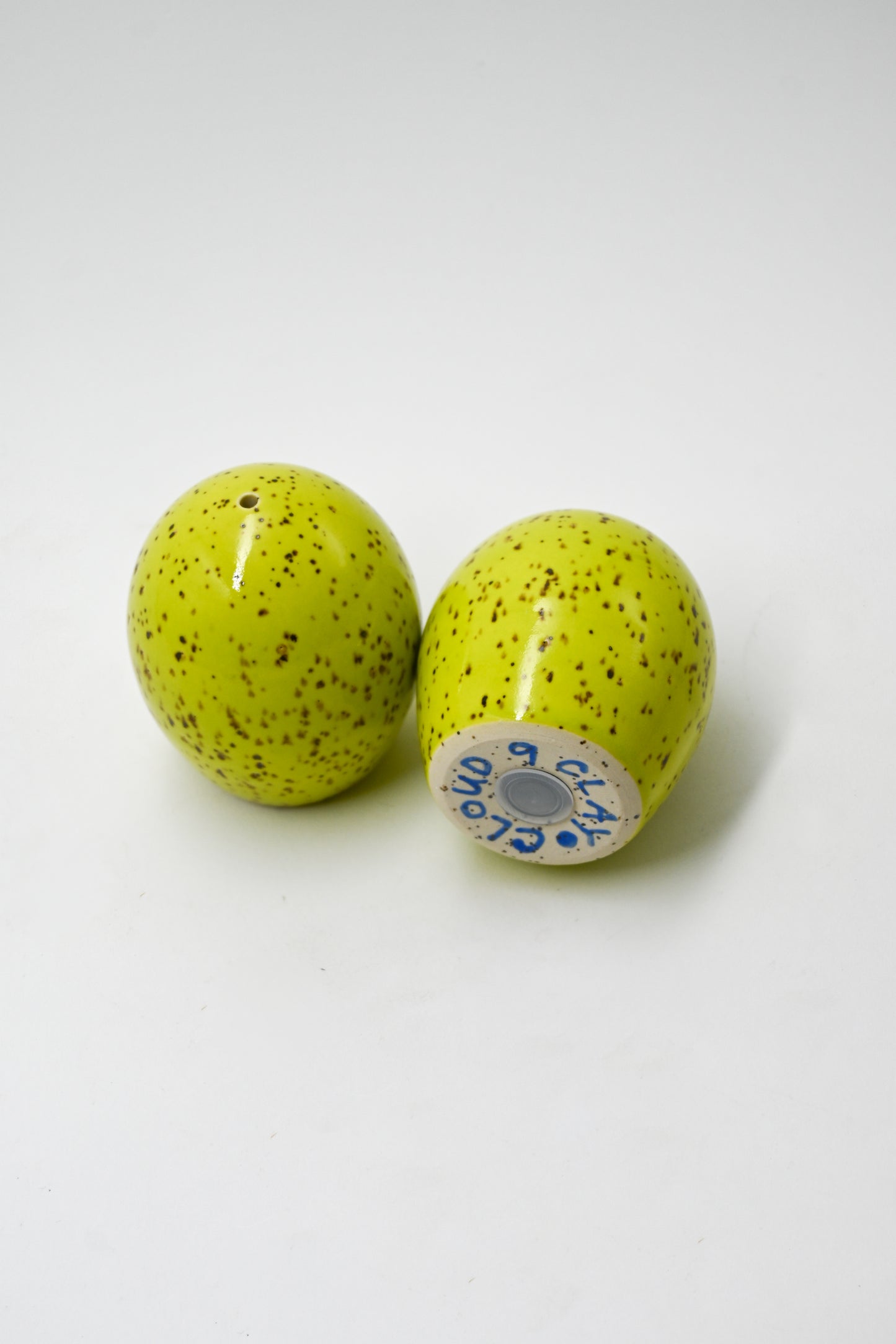 Salt and Pepper Shakers 002