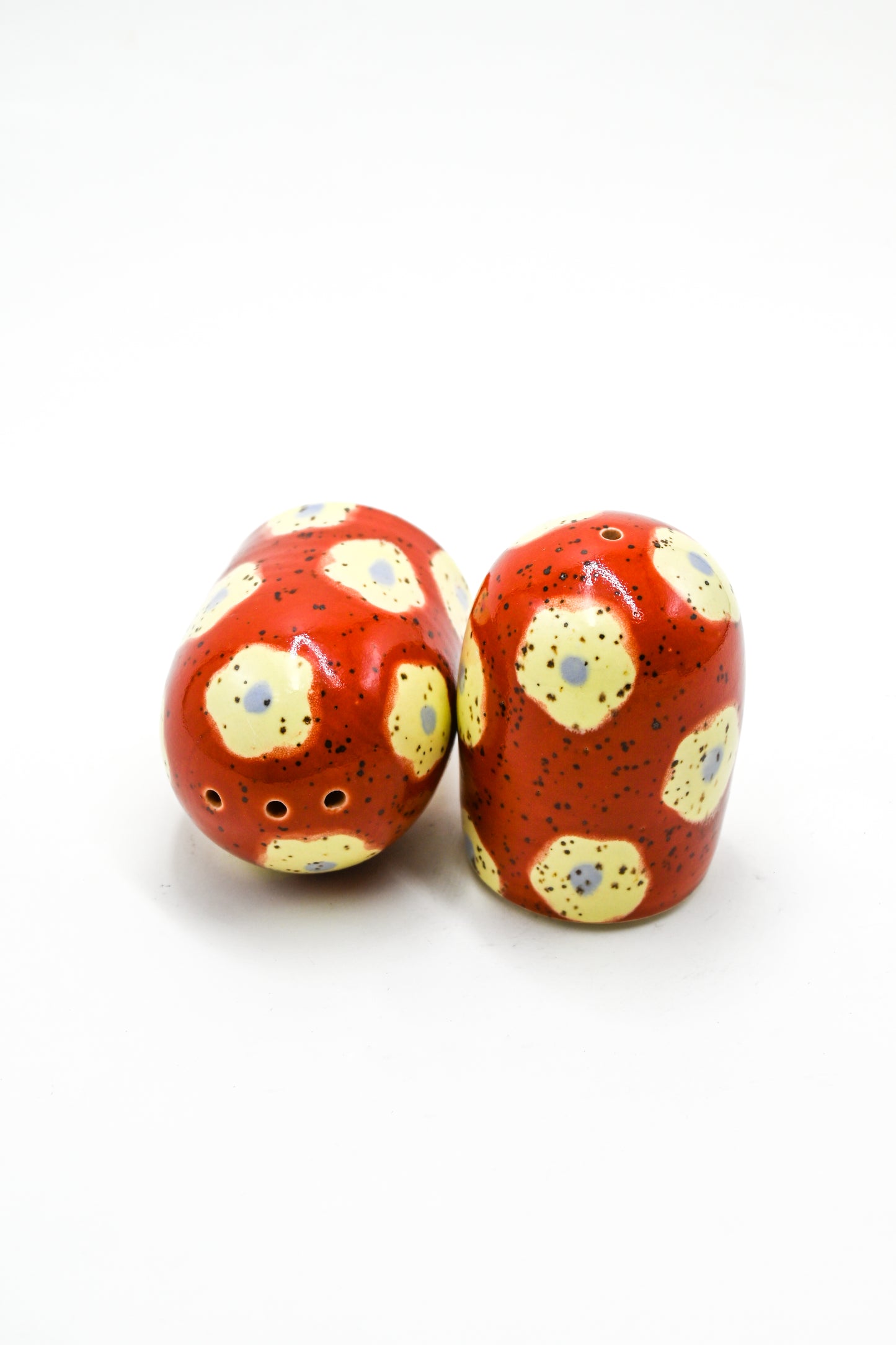 Salt and Pepper Shakers 010