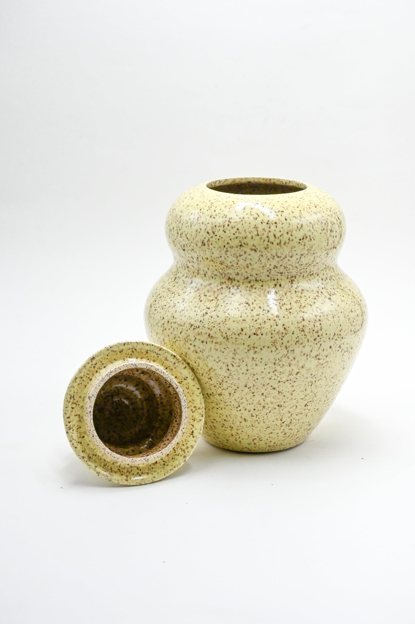 Urn 002