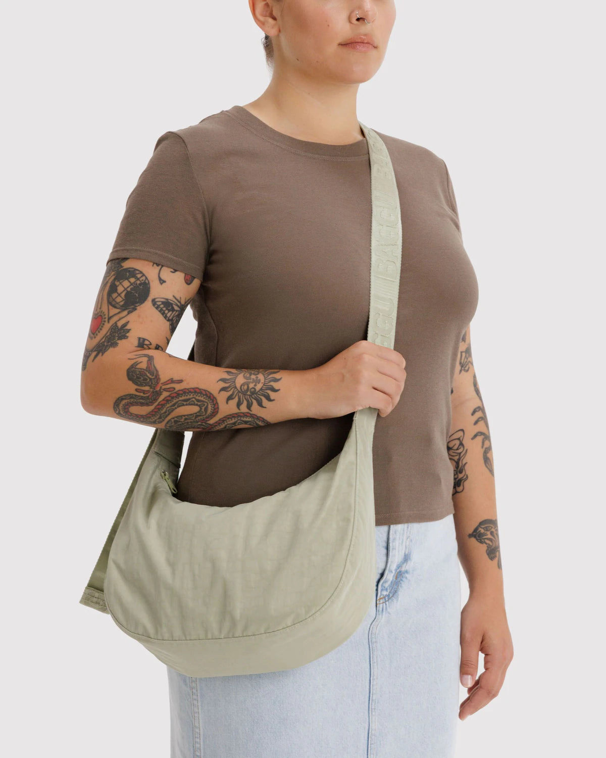 BAGGU Medium Nylon Crescent Bag – cloud 9 clay